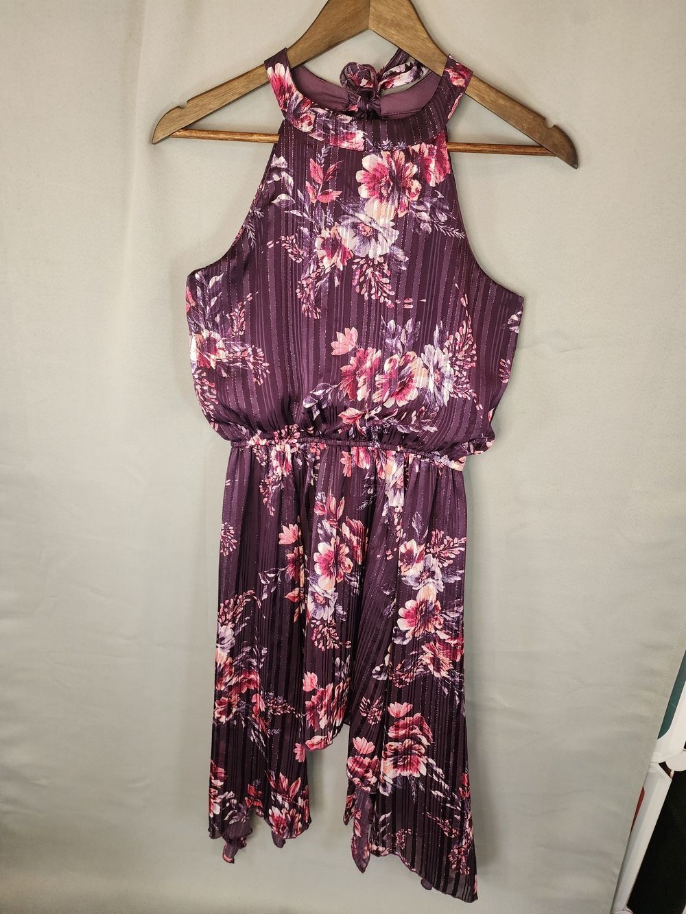 Ava & Yelly Pleated Floral Halter Midi Dress in Plum and Pink